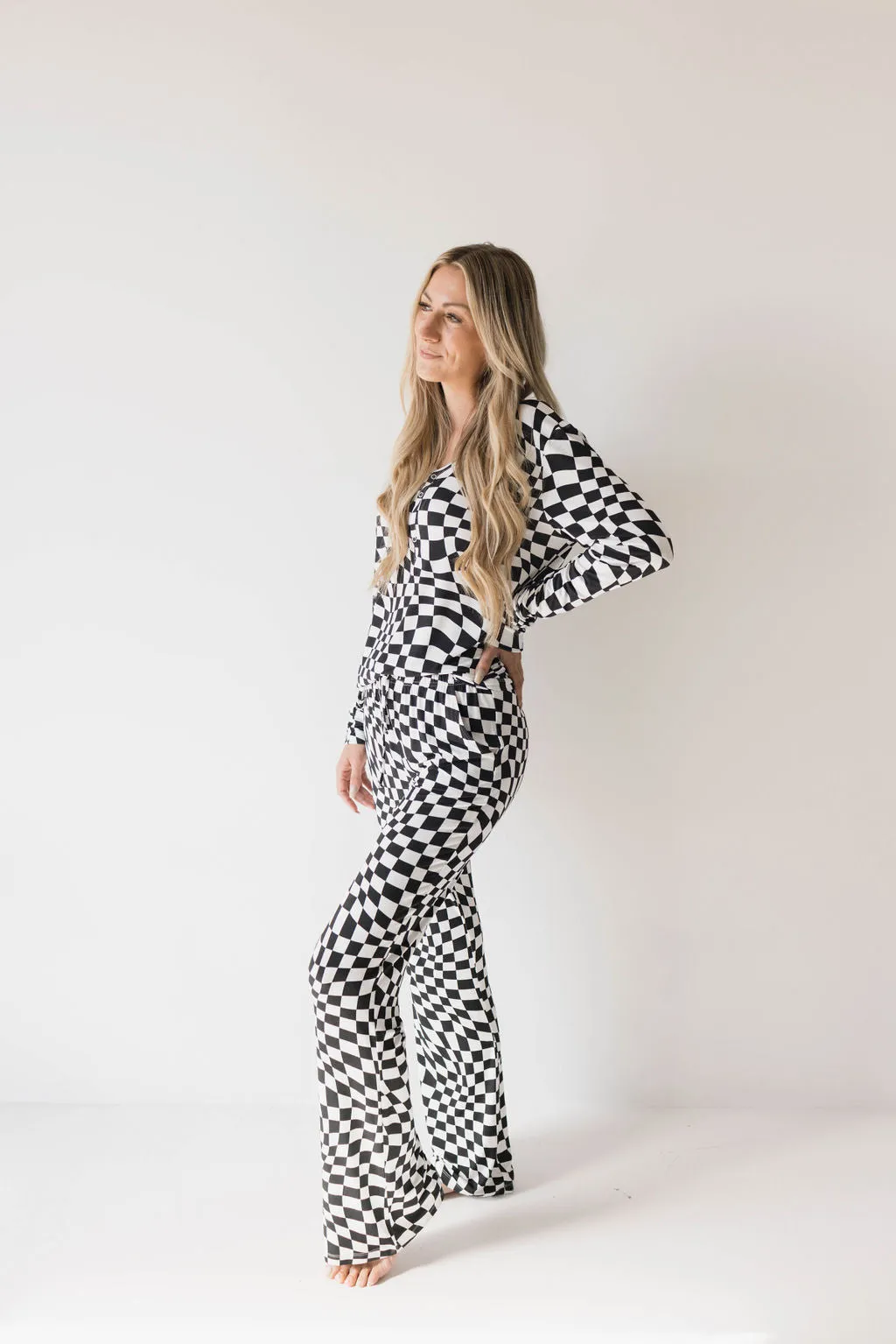 Black & White Wavy Checkerboard | Women's Bamboo Pajamas