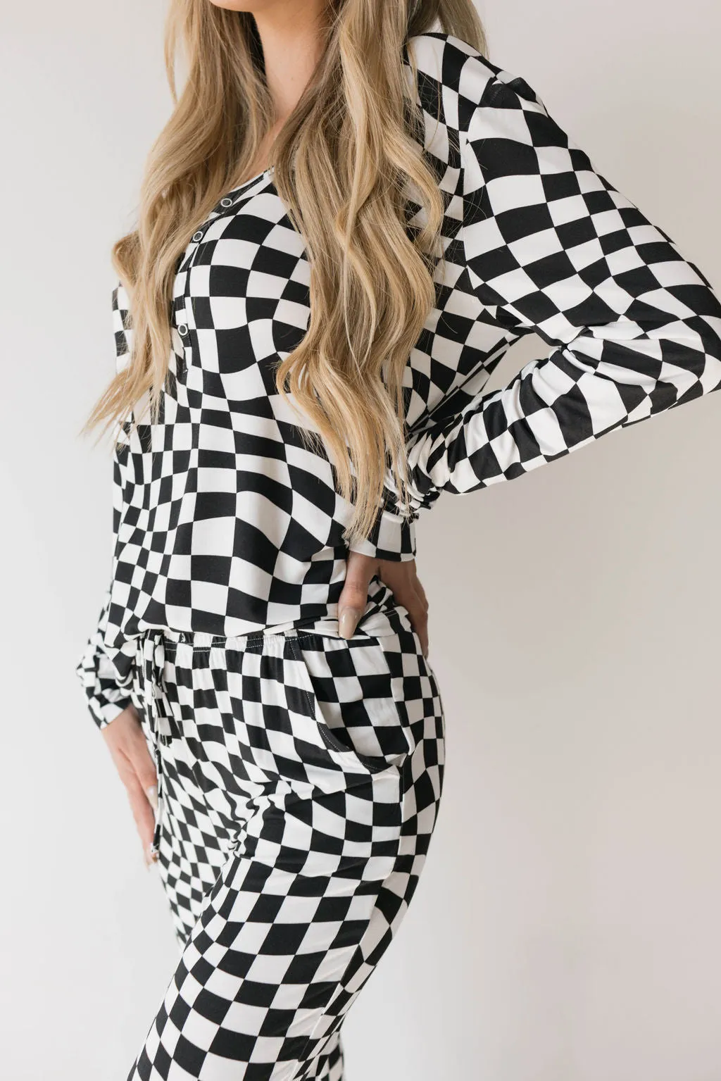 Black & White Wavy Checkerboard | Women's Bamboo Pajamas
