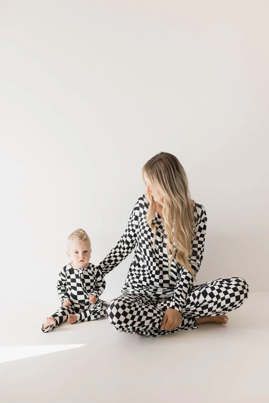 Black & White Wavy Checkerboard | Women's Bamboo Pajamas
