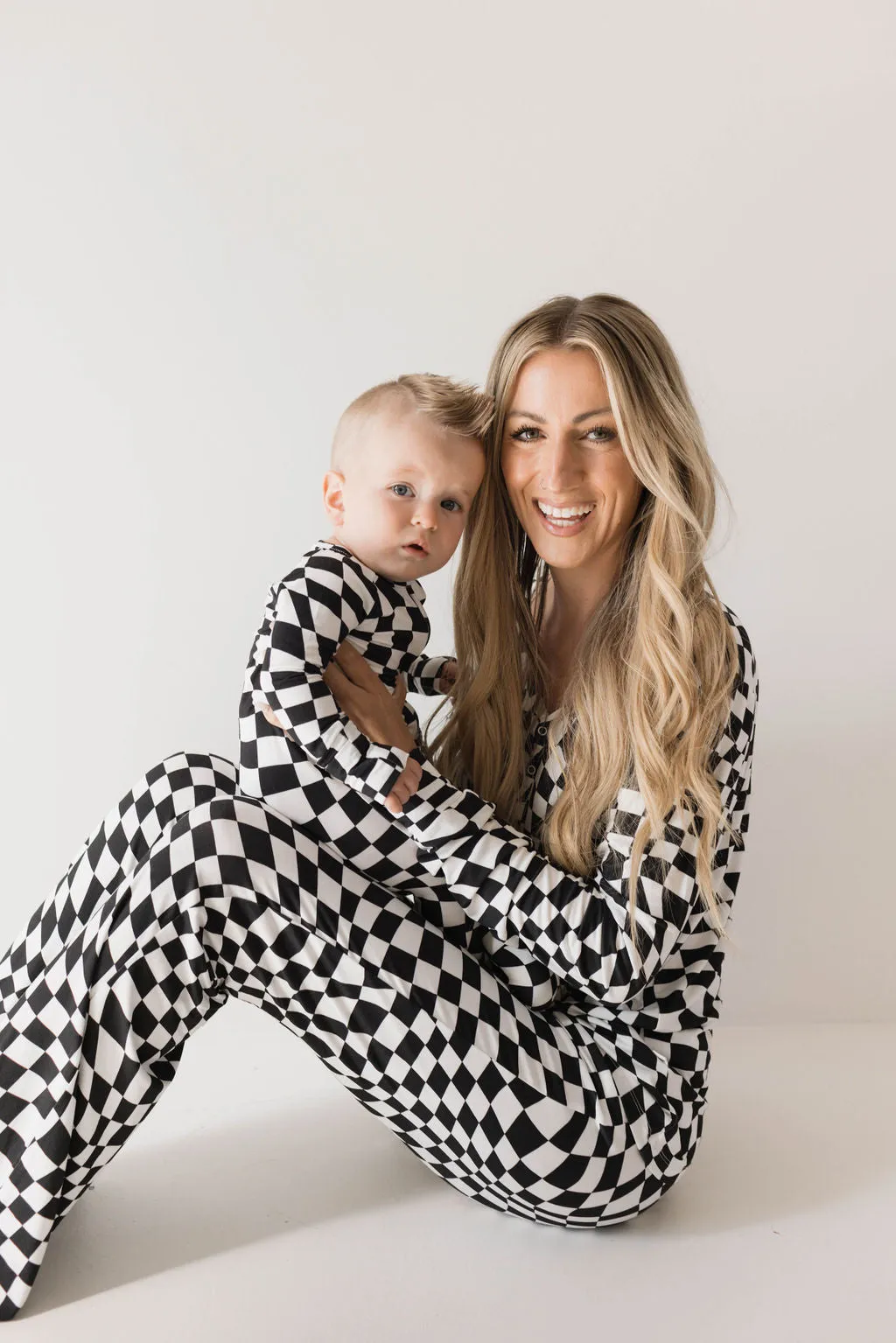 Black & White Wavy Checkerboard | Women's Bamboo Pajamas