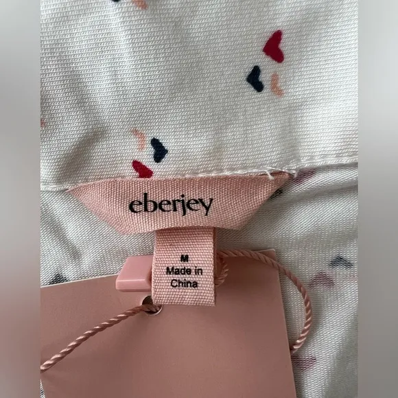 NWT Eberjey Women’s Gisele Relaxed Short PJ Top in Triple Hearts in size M