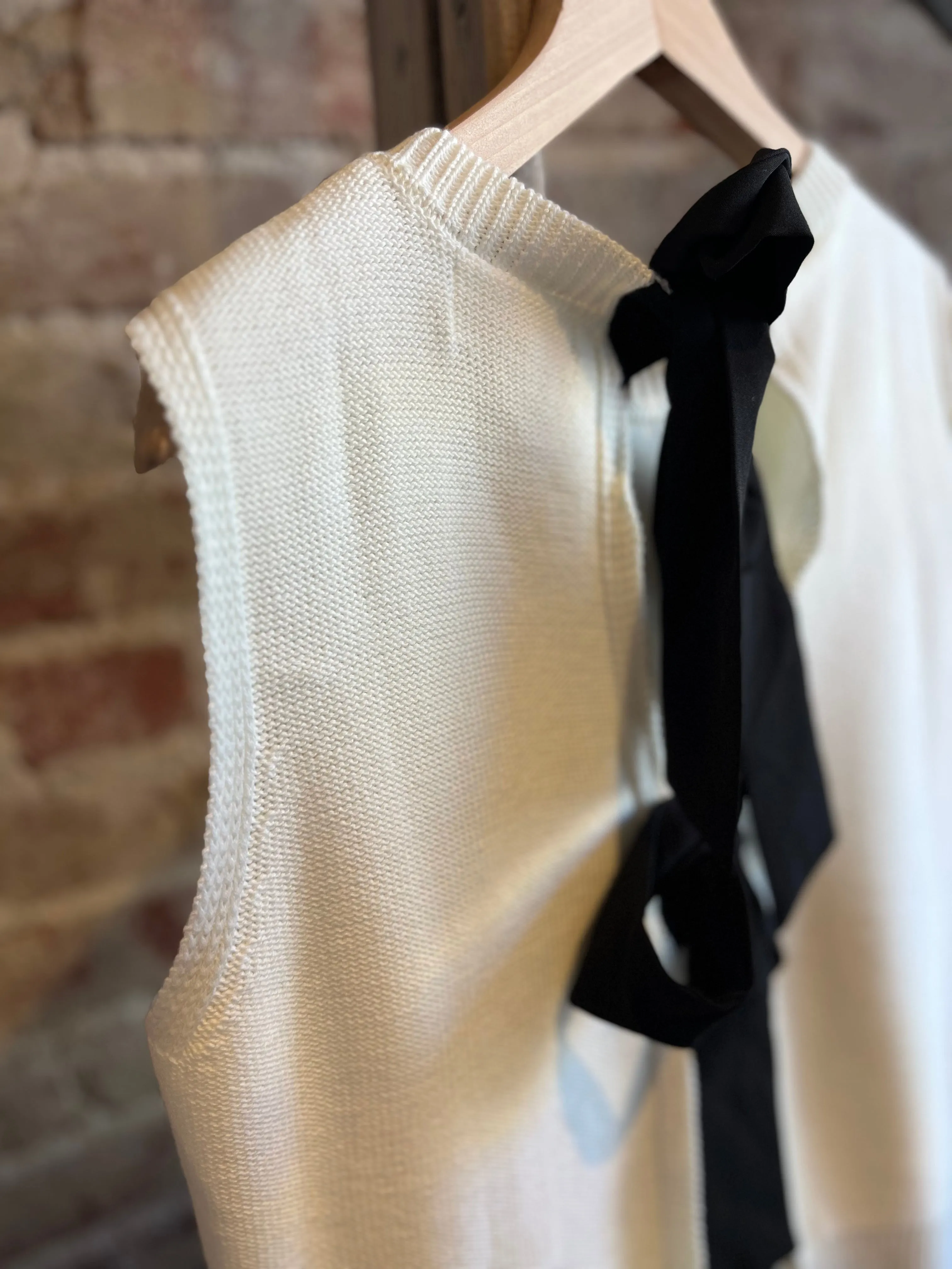 Sweater Vest w/ Tie Back - Cream/Black