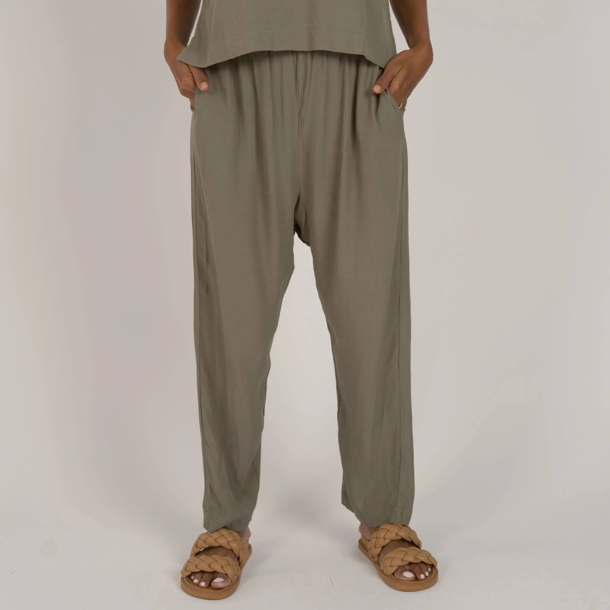 THE RELAXED PANT Sage Green