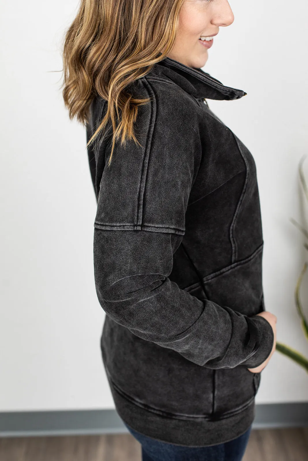 Vintage Wash HalfZip - Black