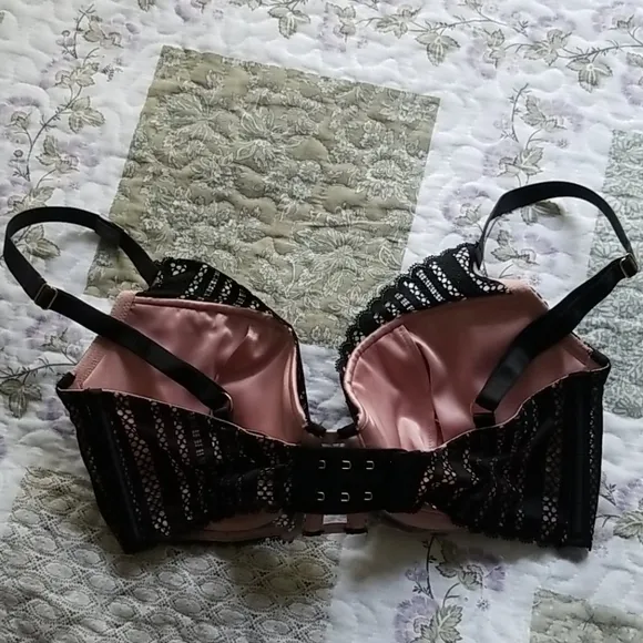 VS Luxe Lingerie Lace Lightly Lined Plunge Bra