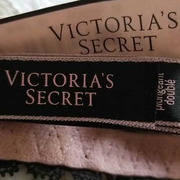 VS Luxe Lingerie Lace Lightly Lined Plunge Bra
