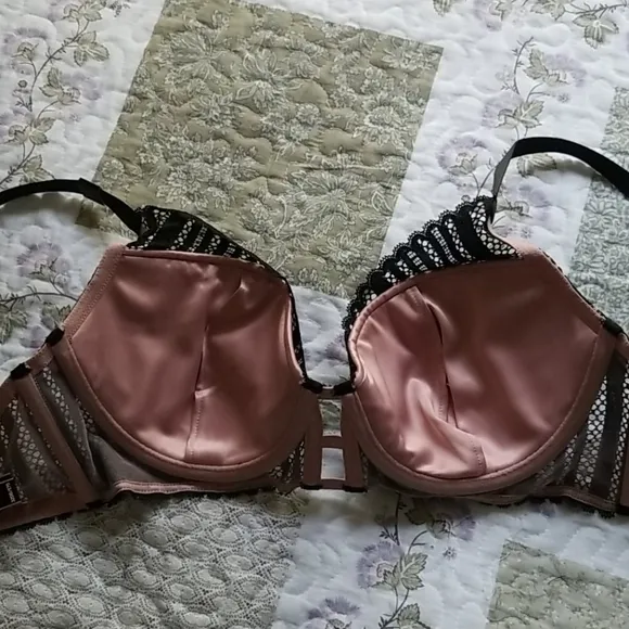 VS Luxe Lingerie Lace Lightly Lined Plunge Bra