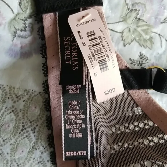 VS Luxe Lingerie Lace Lightly Lined Plunge Bra