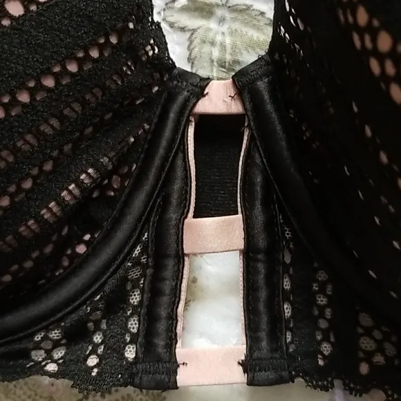 VS Luxe Lingerie Lace Lightly Lined Plunge Bra